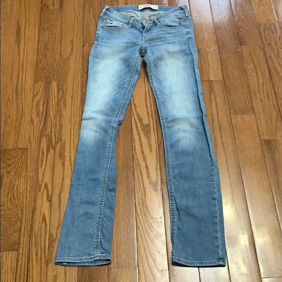 Light Wash Hollister Jeans - Picture 2 of 6